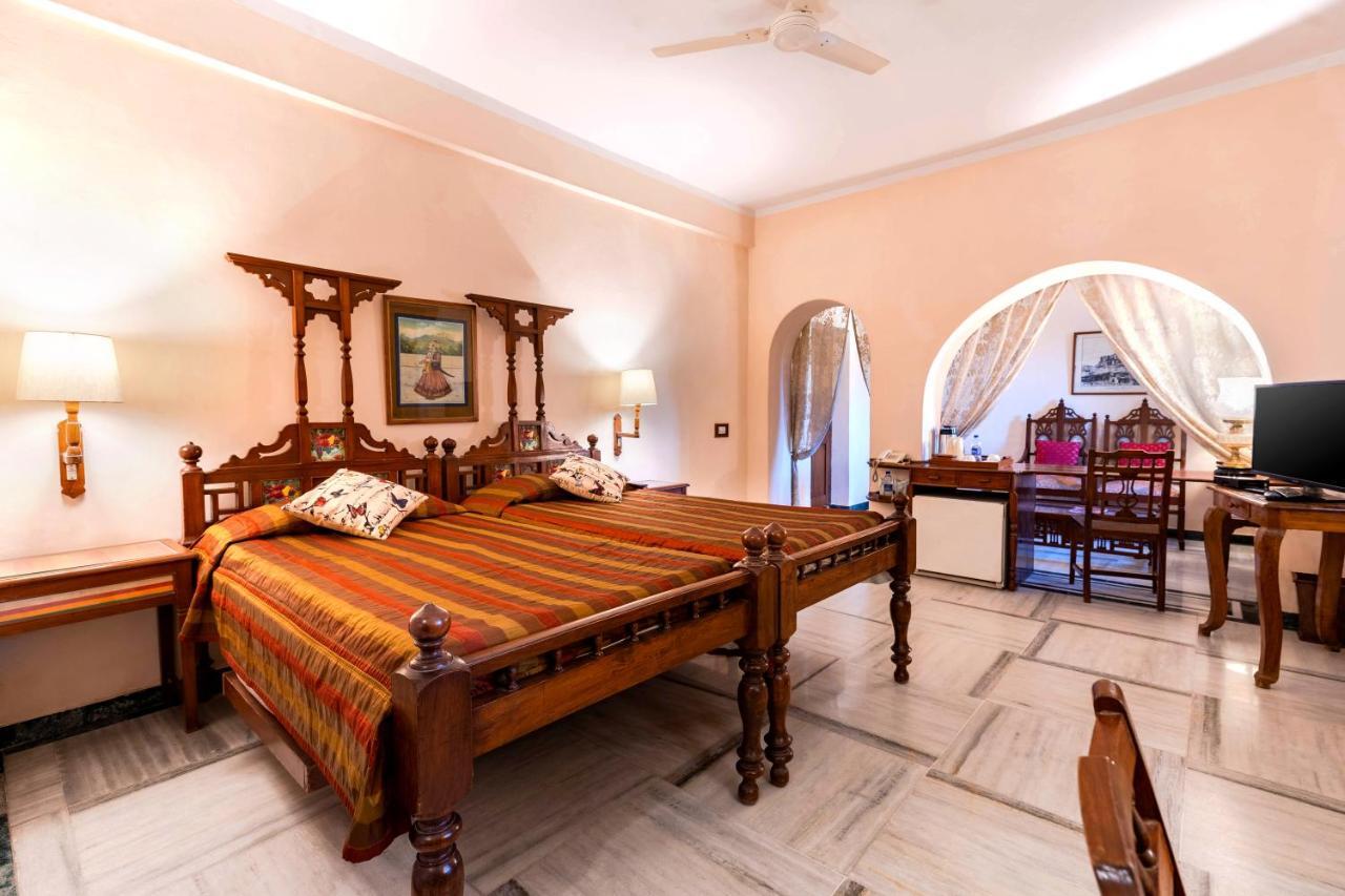 Karni Bhawan Heritage Hotel Jodhpur จ๊อดปูร์ ภายนอก รูปภาพ
